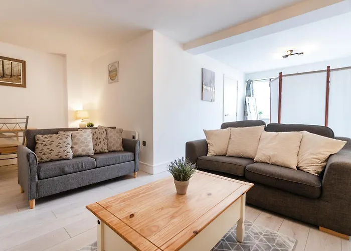 Commercial Road Apartments Central Location Wyvern Theatre