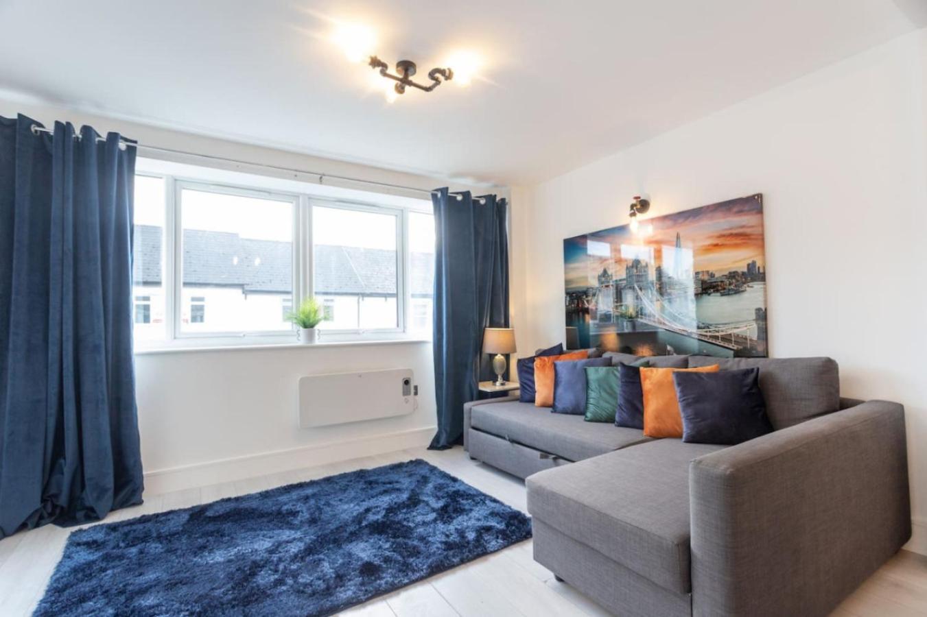 Commercial Road Location Wyvern Theatre Апартаменты
